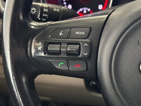 Used 2017 Kia Sedona LX w/ LX Essentials Premium Package FWD image 26