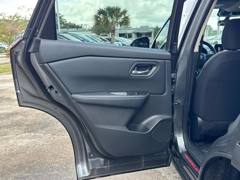 Used 2025 Nissan Rogue SV image 13