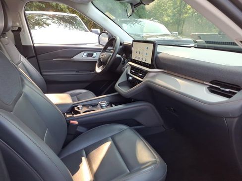 Used 2025 Ford Explorer Active w/ Active Comfort Package AWD/4WD image 30