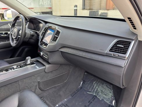 Used 2020 Volvo XC90 T8 Momentum w/ Protection Package Premier AWD/4WD image 15