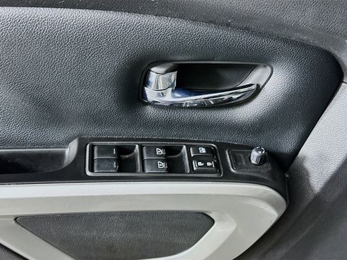 Used 2018 Nissan Titan SV w/ SV Convenience Package image 15