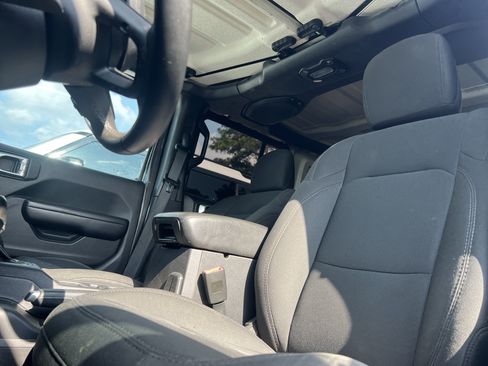 Used 2019 Jeep Wrangler Unlimited Sport S AWD/4WD image 3