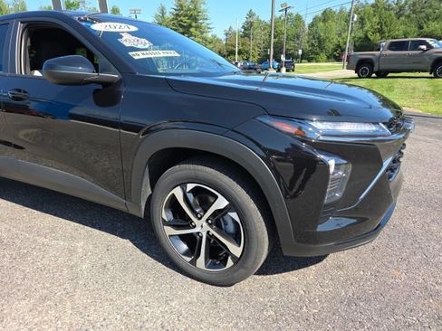 Used 2024 Chevrolet Trax RS w/ Driver Confidence Package FWD image 25
