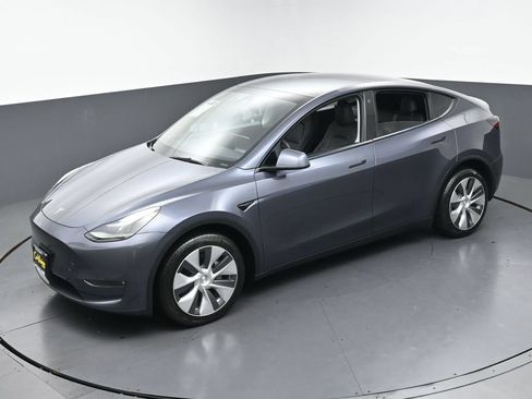 Used 2023 Tesla Model Y Long Range AWD/4WD image 41