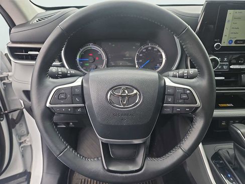 Used 2023 Toyota Highlander XLE AWD/4WD image 27