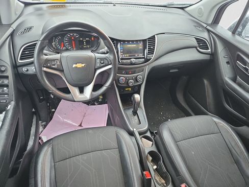 Used 2022 Chevrolet Trax LT w/ LT Convenience Package image 11
