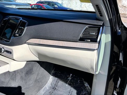 Used 2023 Volvo XC90 B6 Plus w/ Protection Package Premier image 18