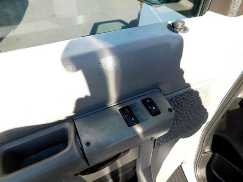 Used 2014 Ford E-350 and Econoline 350 XLT image 11