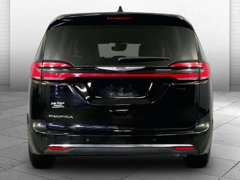 Used 2024 Chrysler Pacifica Touring-L FWD image 3