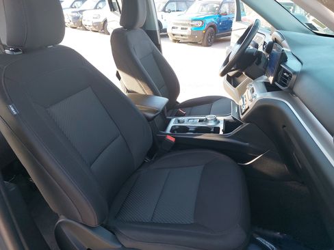 Used 2023 Ford Explorer XLT image 10