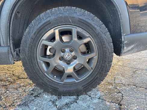 Used 2025 Honda Pilot TrailSport image 11