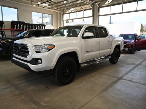 Used 2019 Toyota Tacoma SR5 AWD/4WD image 9