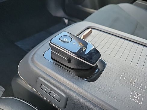 Used 2023 Nissan Ariya FWD image 28