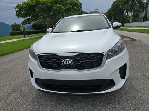 Used 2019 Kia Sorento FWD V6 image 2