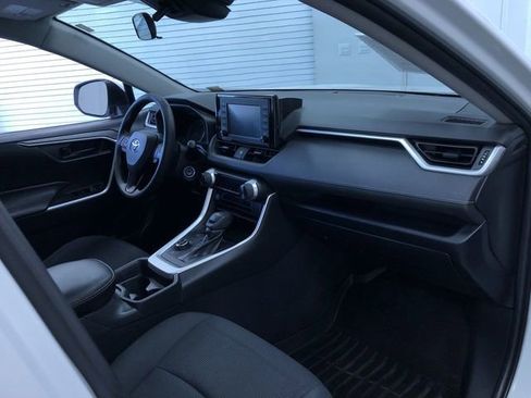 Used 2019 Toyota RAV4 LE w/ Carpet Mat Package AWD/4WD image 24