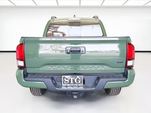 Used 2021 Toyota Tacoma SR5 w/ Technology Package RWD image 5