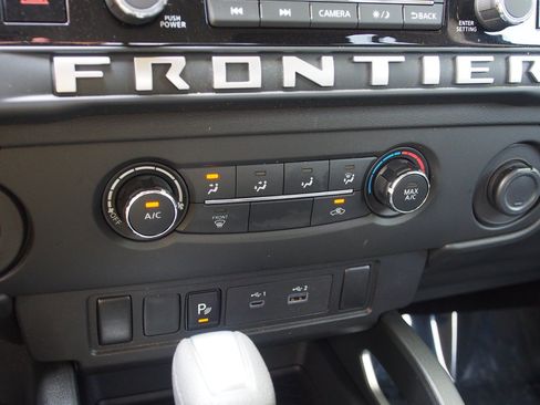 Used 2025 Nissan Frontier SV RWD image 25
