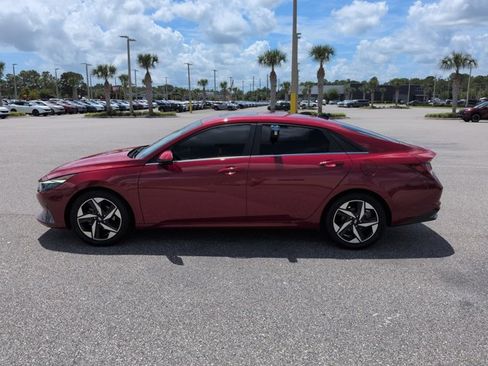 Used 2022 Hyundai Elantra Limited FWD image 8