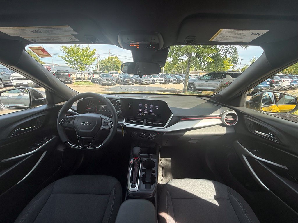 Used 2024 Chevrolet Trax RS w/ Driver Confidence Package FWD image 26