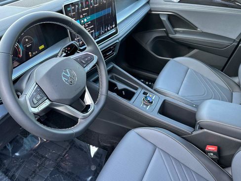 New 2026 Volkswagen Tiguan SE image 9