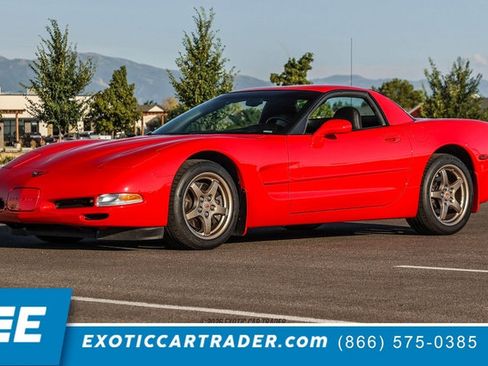Used 2000 Chevrolet Corvette Coupe w/ Lighting Pkg RWD image 1