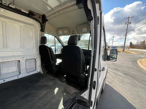 Used 2022 Ford Transit 250 Medium Roof image 27