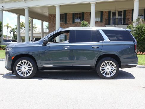 Used 2021 Cadillac Escalade Premium Luxury RWD image 2