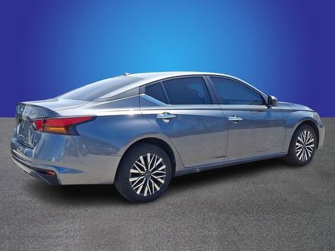 Used 2024 Nissan Altima 2.5 SV image 4