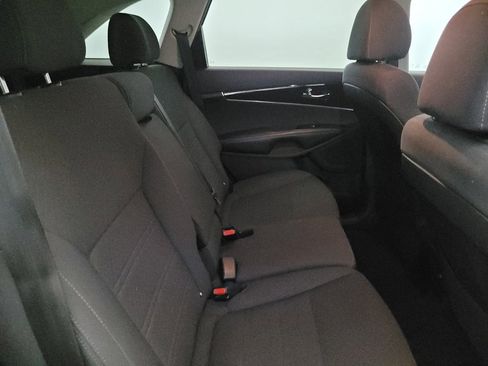 Used 2019 Kia Sorento AWD image 19
