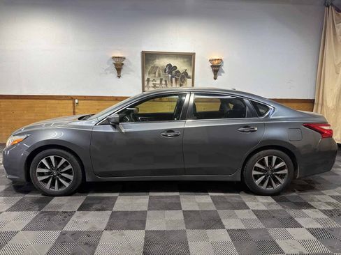 Used 2017 Nissan Altima 2.5 SV FWD image 2