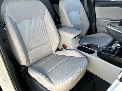 Used 2025 Kia Soul LX image 9