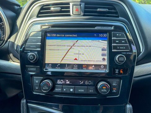 Used 2017 Nissan Maxima 3.5 SV FWD image 10