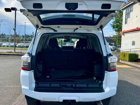 Certified 2022 Toyota 4Runner SR5 AWD/4WD image 26