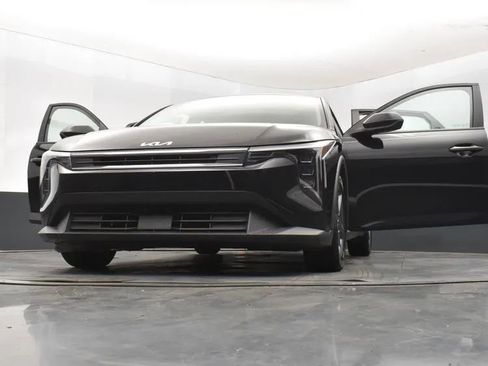 Used 2025 Kia K4 FWD image 11