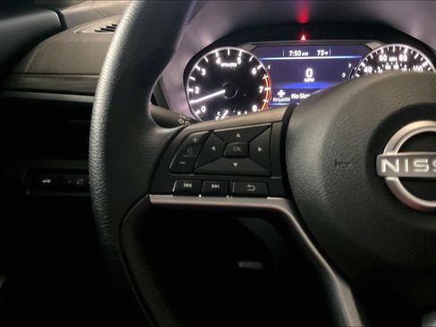 Used 2025 Nissan Altima 2.5 SV FWD image 13