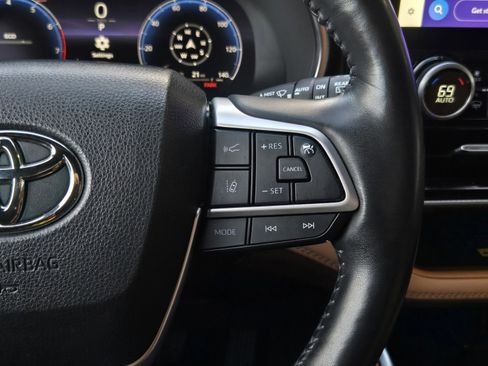 Used 2023 Toyota Highlander Platinum image 24