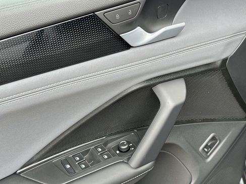 New 2026 Volkswagen Tiguan SE R-Line image 17