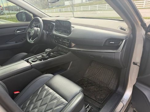 Used 2021 Nissan Rogue Platinum image 13