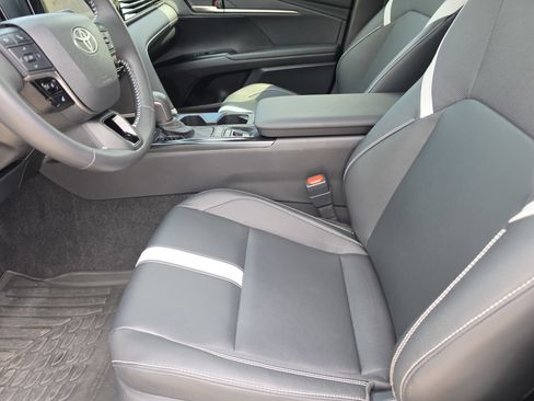 Used 2025 Toyota Camry SE w/ Multimedia Upgrade Package image 9