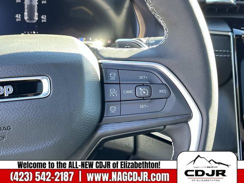 New 2025 Jeep Grand Cherokee Laredo image 24