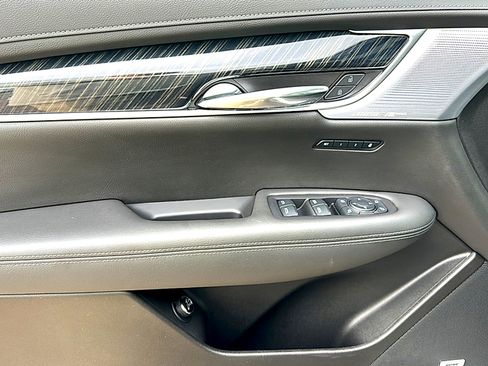 Used 2024 Cadillac XT6 Premium Luxury FWD image 17