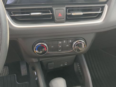 Used 2024 Chevrolet TrailBlazer LS w/ LS Confidence Package FWD image 17