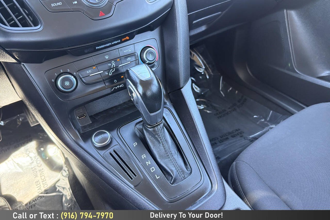 Used 2015 Ford Focus SE FWD image 19