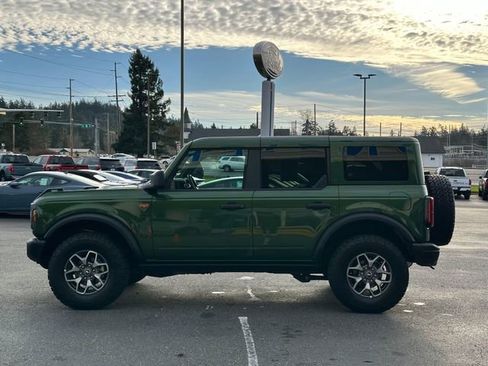 Used 2025 Ford Bronco Badlands image 6