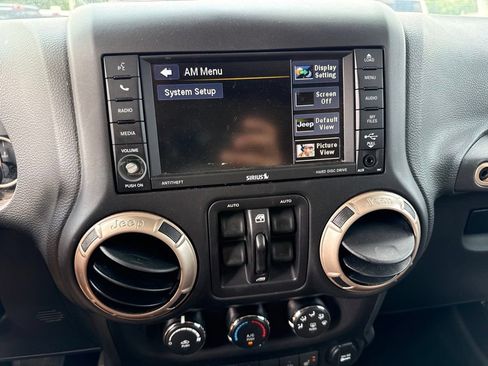 Used 2017 Jeep Wrangler Unlimited Sahara AWD/4WD image 31