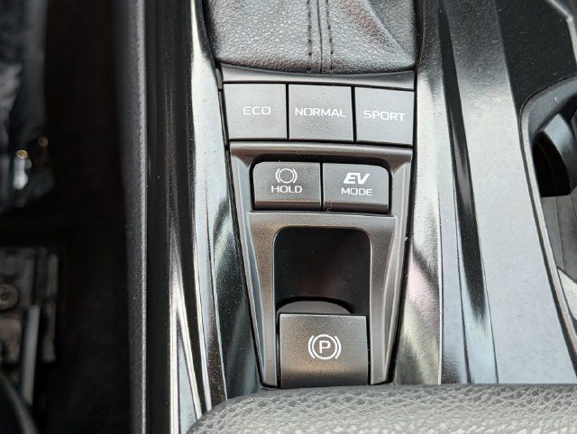 Used 2025 Toyota Camry SE FWD image 16