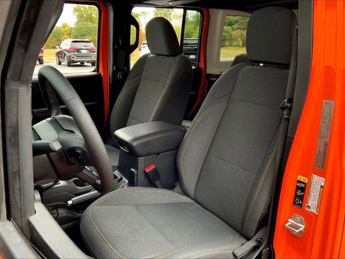 Used 2025 Jeep Wrangler Sport S image 22