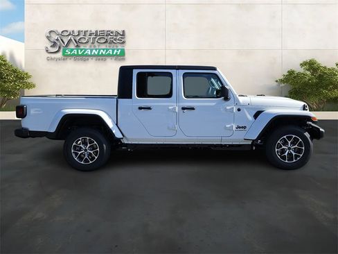 New 2026 Jeep Gladiator Sport AWD/4WD image 6