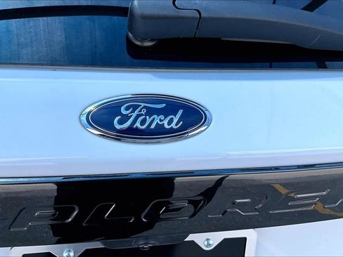 Used 2020 Ford Explorer XLT w/ Equipment Group 202A AWD/4WD image 31
