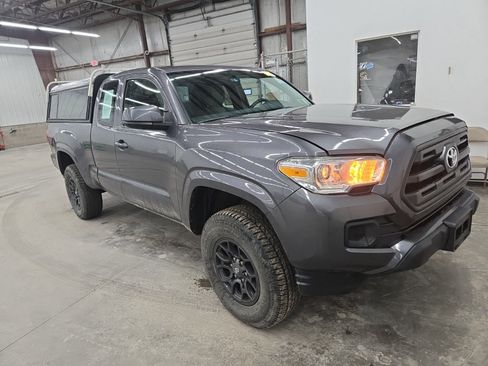 Used 2016 Toyota Tacoma SR w/ SR Convenience Package AWD/4WD image 4